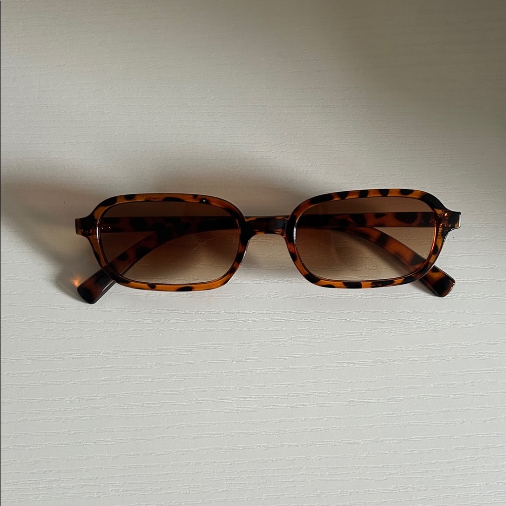Tortoiseshell Rectangle Women's Sunglasses - Brown